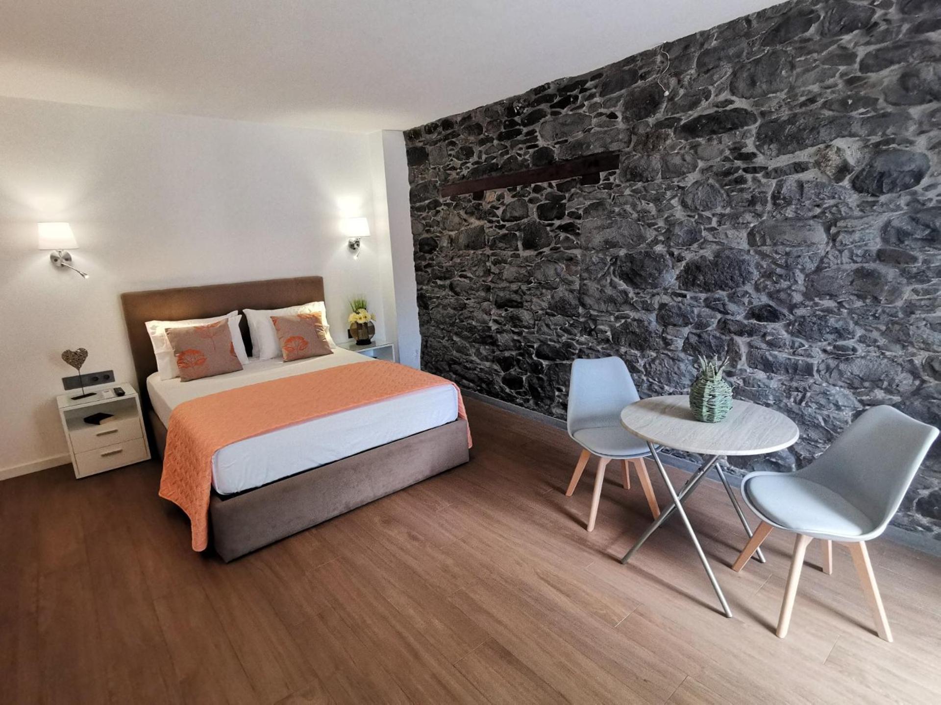 Chale Esmeralda - Charming Studios In Calheta Beach Exterior photo