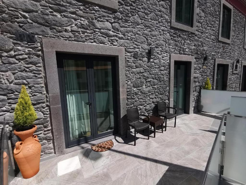 Chale Esmeralda - Charming Studios In Calheta Beach Exterior photo